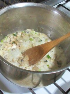 Una foto de Salsa de Hongos al verdeo para acompañar pastas o carnes