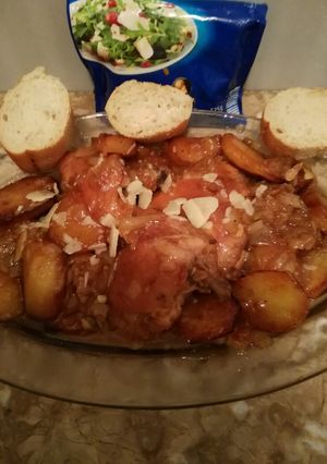 Una foto de Ragout de pollos con patatas y cebollas y queso