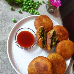 A picture of Broccoli Matar Kachori.