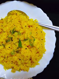 फोडणीचा भात (phodhni bhaat recipe in marathi) रेसिपी चे मुख्य फोटो