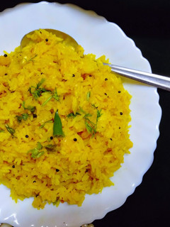 फोडणीचा भात (phodhni bhaat recipe in marathi) रेसिपी चे मुख्य फोटो