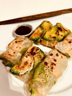 Una foto de 🫔 Rollitos vietnamitas de tofu y aguacate 🥑