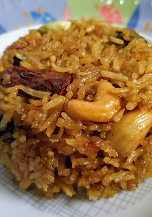 மஹாராஷ்டிரா நரலி பாத் (Maharashtrian sweet coconut rice recipe in Tamil) செய்முறை முக்கிய புகைப்படம்