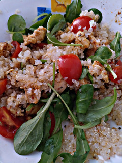 Una foto de Ensalada de quinoa y pollo
