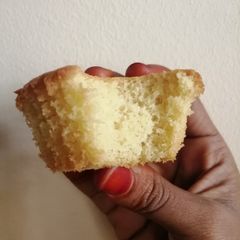 A picture of Vanilla cake with a twist!.