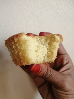 A picture of Vanilla cake with a twist!.