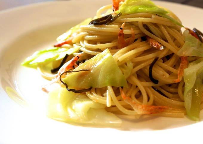 Quick & Easy Spring Cabbage and Sakura Shrimp Pasta recipe main photo
