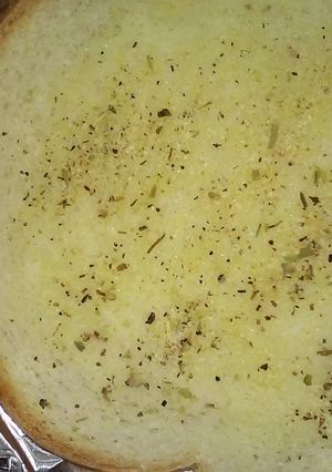 A picture of Buttery garlic bread.