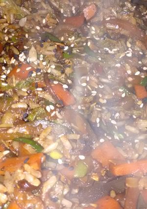 Una foto de Salteado de vegetales y arroz integral #Económicas