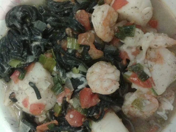 Easy Steps to Make Squid ink pasta with shrimp and scallops. the Delicious Really delicious
