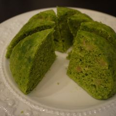 A picture of Microwaved Komatsuna and Apple Dome Cake.