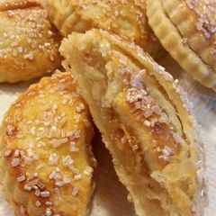 A picture of Salted Carmel Apple Hand Pies.