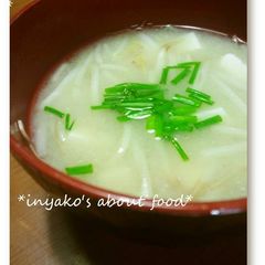 A picture of Silken Tofu & Bean Sprout Miso Soup.