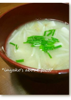 A picture of Silken Tofu & Bean Sprout Miso Soup.