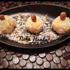 A picture of Instant coconut laddu.