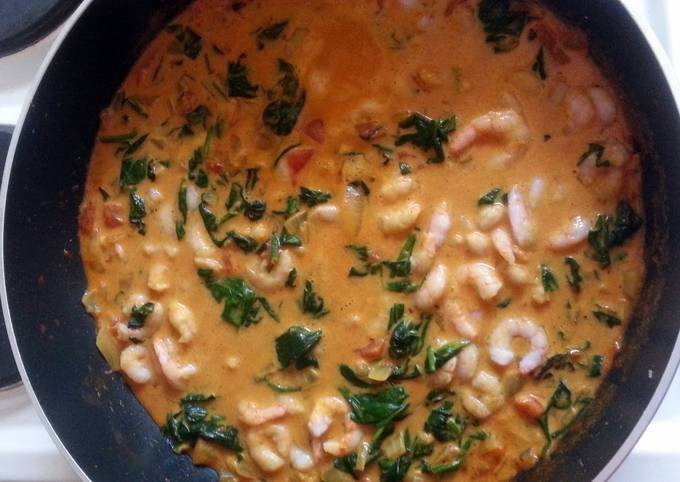 Prawn and spinach coconut curry