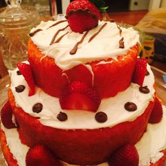 A picture of Strawberries And Dream Cake.