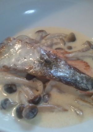 A picture of Easy! Butter-Pan-Fried Salmon With Cream Sauce.