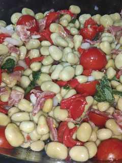 Una foto de Ensalada de habas
