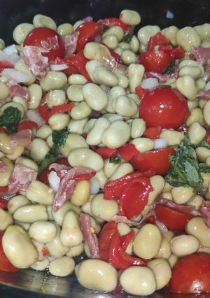 Una foto de Ensalada de habas