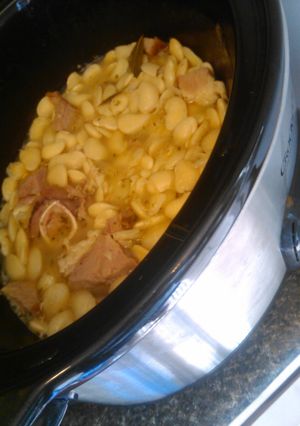 A picture of Cajun white beans.