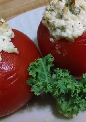 A picture of Cheesy Stuffed Tomatoes.