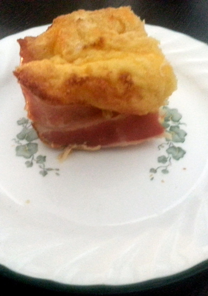 A picture of bacon crust quiche.