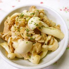 A picture of Shimeji Mushrooms with Tuna and Mayonnaise Stir-Fry.