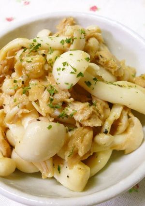 A picture of Shimeji Mushrooms with Tuna and Mayonnaise Stir-Fry.