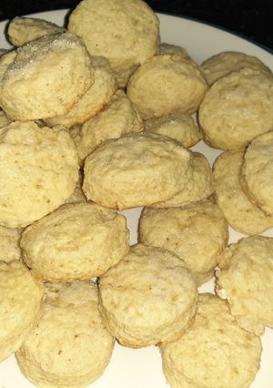 Una foto de Scones con agua