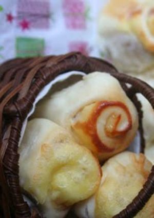 A picture of Mayonnaise Bacon Cheese Bread in a Bread Maker.