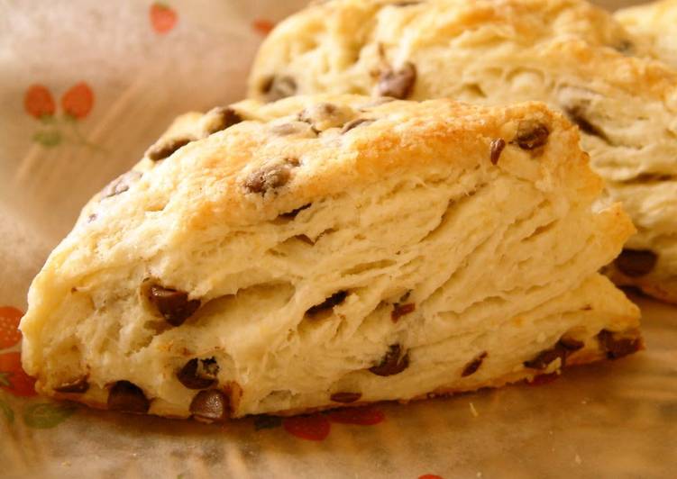 Easy and Crispy Chocolate Chip Scones