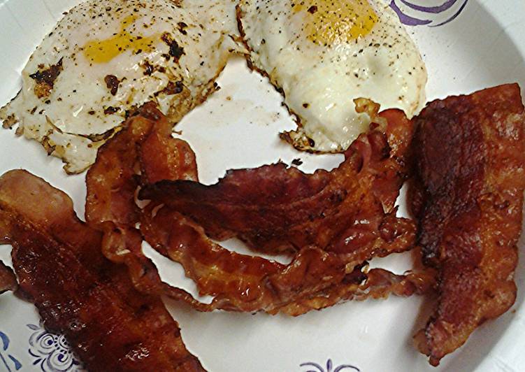 Steps to Make Favorite Bacon and fried eggs