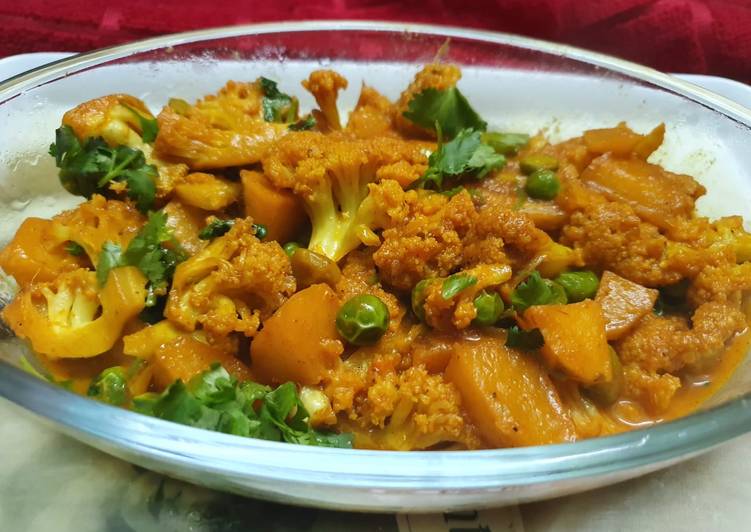 Steps to Prepare Ultimate Phulkopi Aloo Dalna