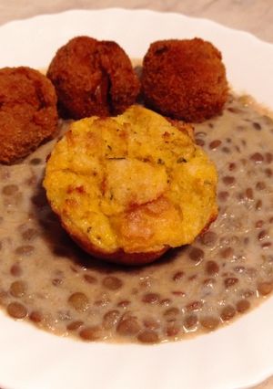 Lencsefőzelék fasírttal és töltelék muffinnal recept fotója