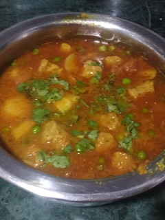 मटर आलू सोयाबीन की सब्जी (Matar aloo soyabean ki sabzi recipe in Hindi) रेसिपी मुख्य फोटो