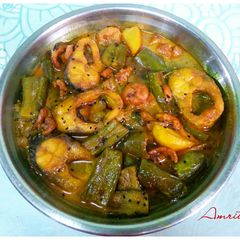 A picture of Bengali fish curry (Aloo Begun Bori diye macher jhol).