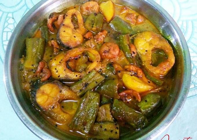 Bengali fish curry (Aloo Begun Bori diye macher jhol)