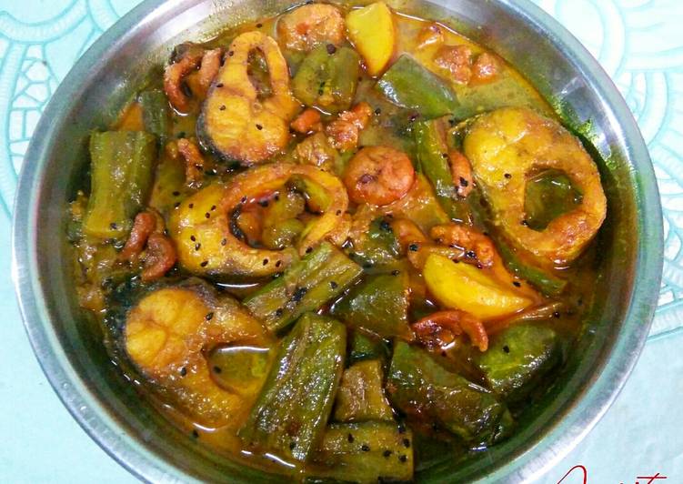 How to Prepare Recipe of Bengali fish curry (Aloo Begun Bori diye macher jhol)