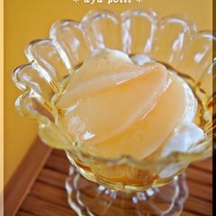 A picture of Strained Yogurt Drizzled with Maple Syrup.