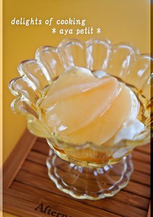 A picture of Strained Yogurt Drizzled with Maple Syrup.