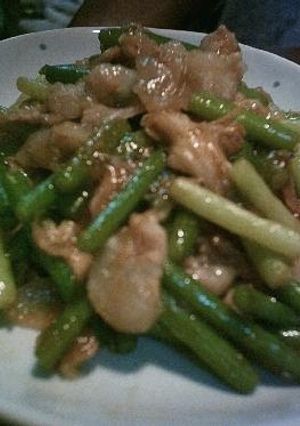 A picture of My Family's Pork and Garlic Shoot Stir-Fry.