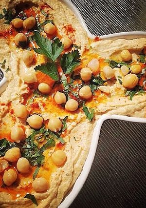 A picture of Hummus.