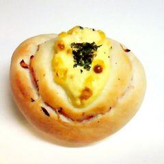 A picture of How to Form Bakery Style Ham, Mayo, & Corn Bread Rolls.