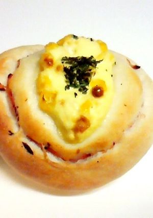A picture of How to Form Bakery Style Ham, Mayo, & Corn Bread Rolls.