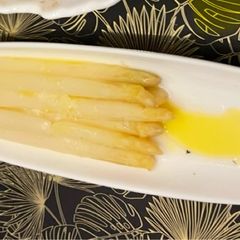 A picture of White Asparagus - so amazing and easy and then perfect :P.