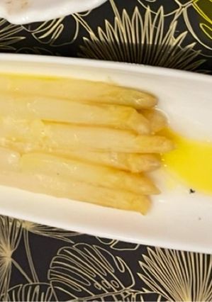 A picture of White Asparagus - so amazing and easy and then perfect :P.