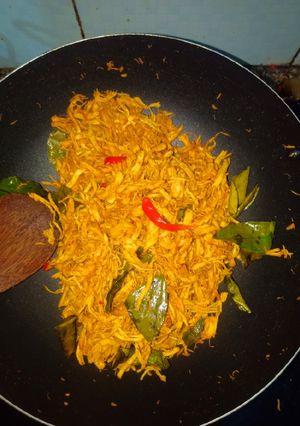 Hình của món Khô gà lá chanh.