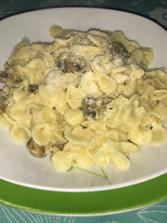 Una foto de Pasta con salsa 4 quesos fácil