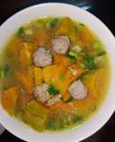 Canh bí đỏ thịt bằm vò viên